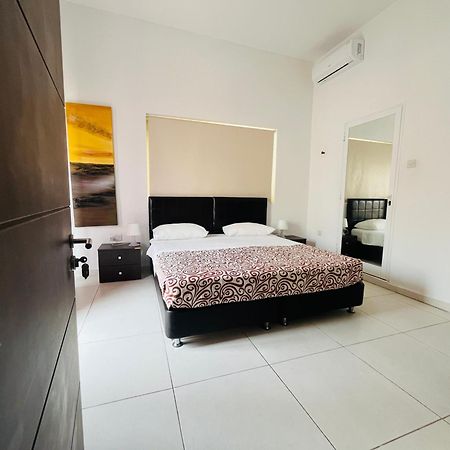8Villa Saint Julian's Εξωτερικό φωτογραφία