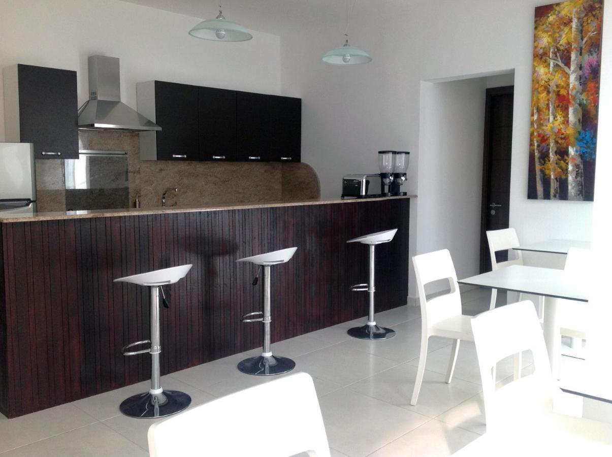 8Villa Saint Julian's Εξωτερικό φωτογραφία