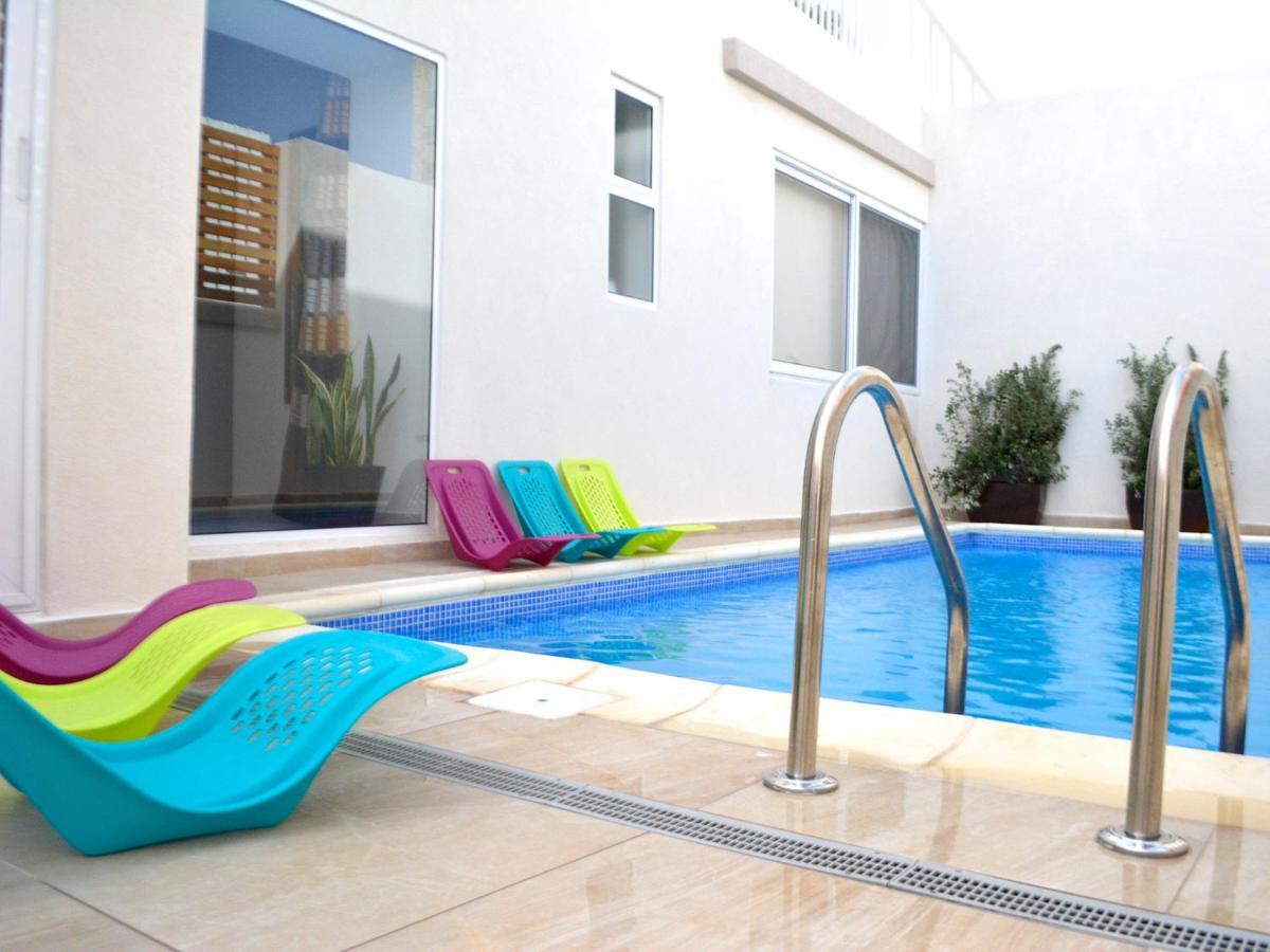 8Villa Saint Julian's Εξωτερικό φωτογραφία