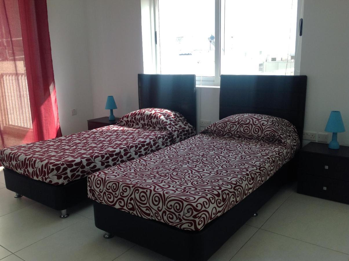8Villa Saint Julian's Εξωτερικό φωτογραφία