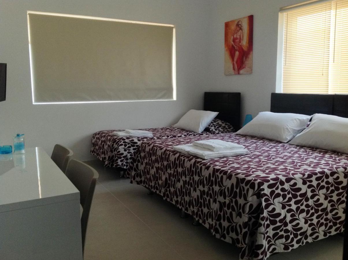 8Villa Saint Julian's Εξωτερικό φωτογραφία