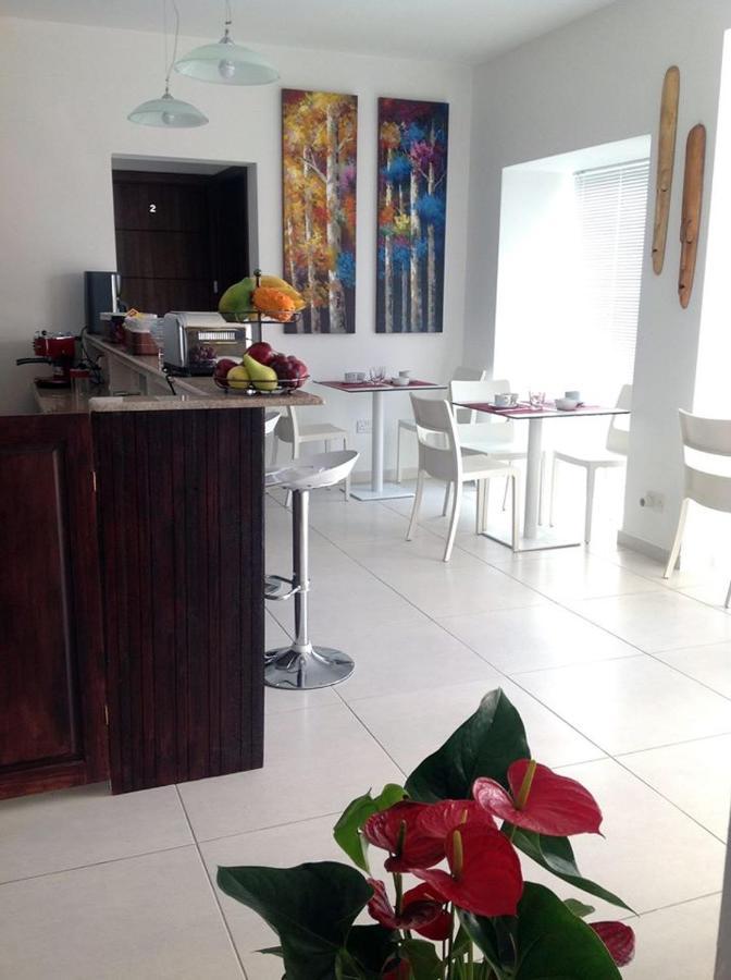 8Villa Saint Julian's Εξωτερικό φωτογραφία