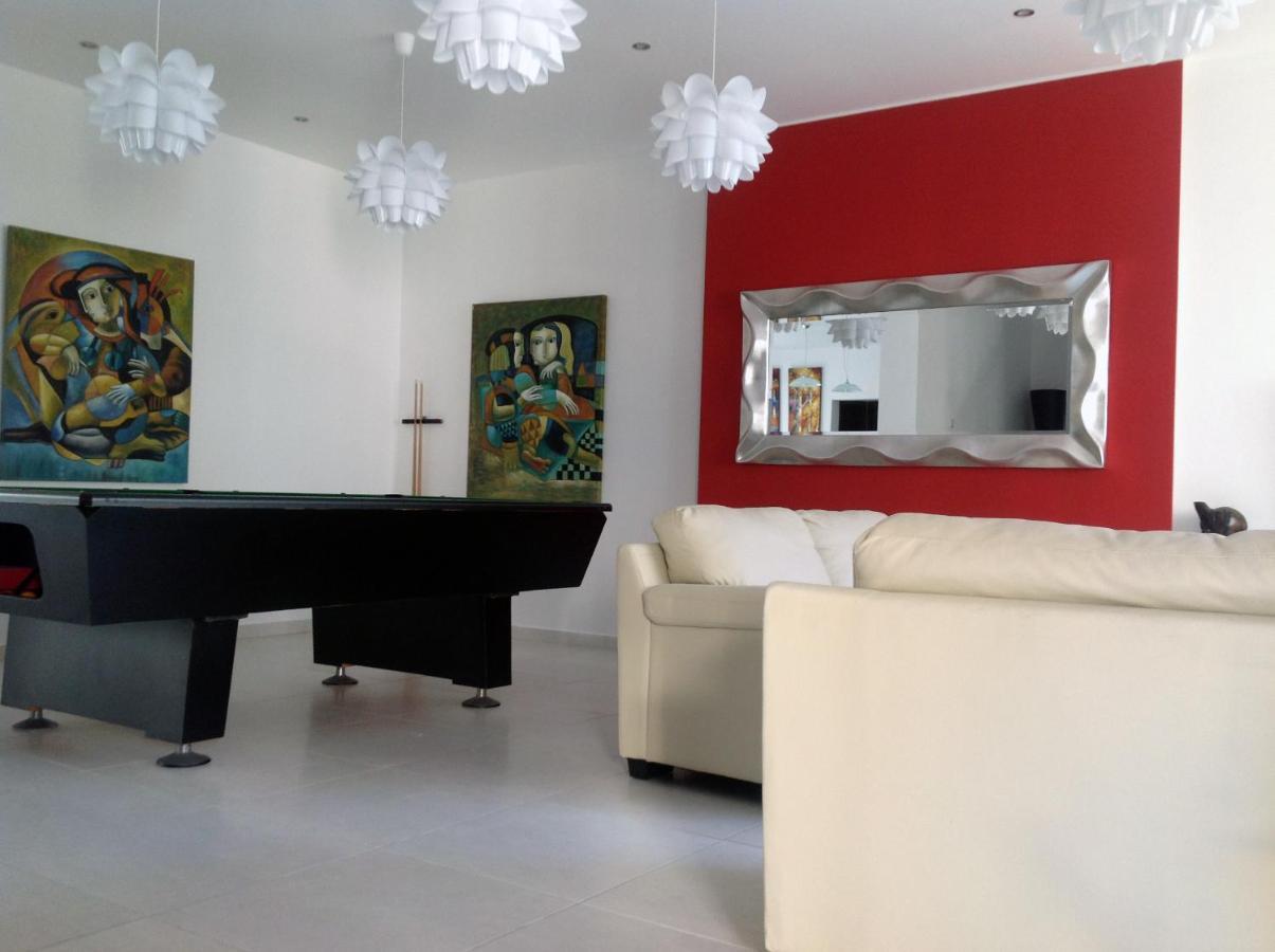 8Villa Saint Julian's Εξωτερικό φωτογραφία