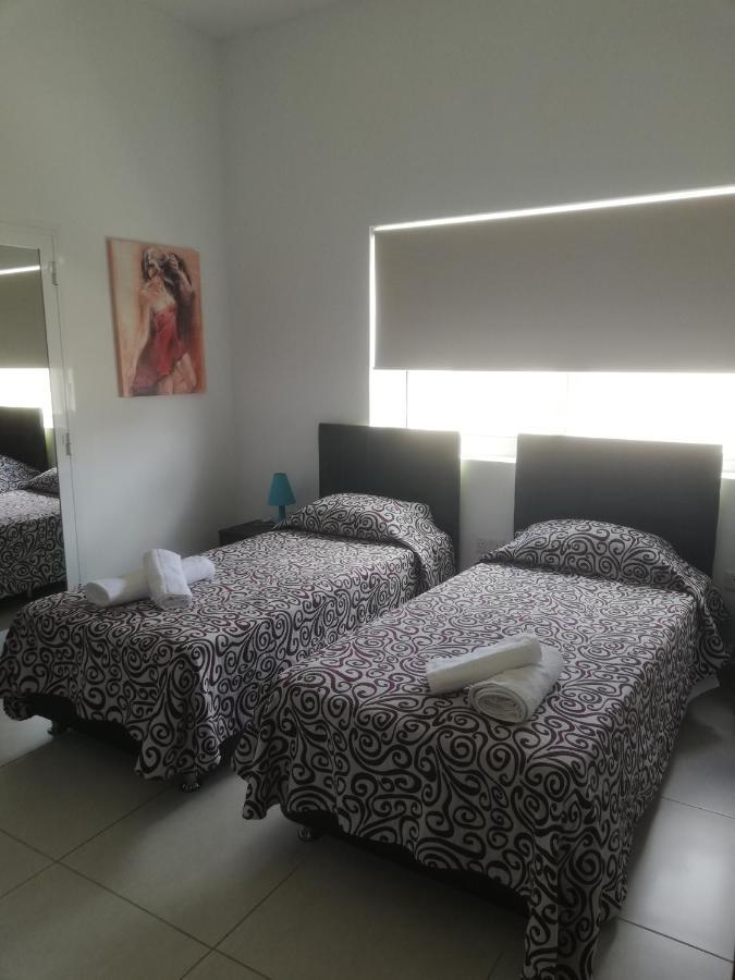 8Villa Saint Julian's Εξωτερικό φωτογραφία