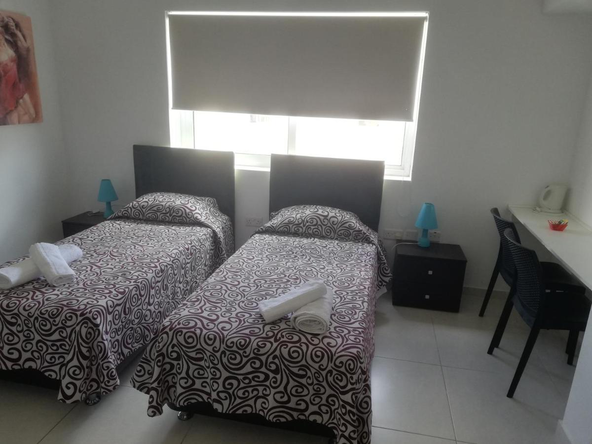8Villa Saint Julian's Εξωτερικό φωτογραφία