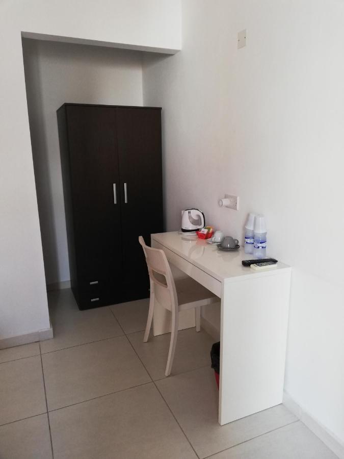 8Villa Saint Julian's Εξωτερικό φωτογραφία