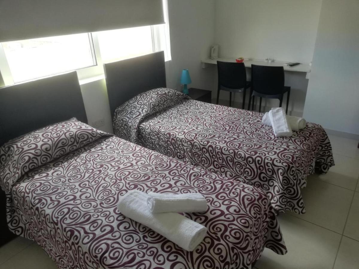 8Villa Saint Julian's Εξωτερικό φωτογραφία