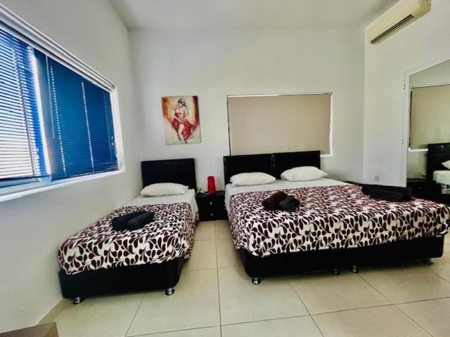8Villa Saint Julian's Εξωτερικό φωτογραφία