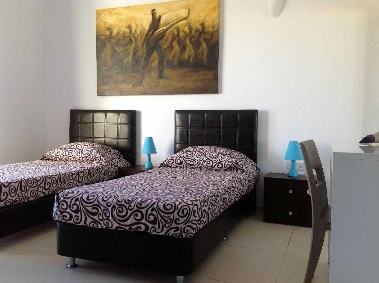 8Villa Saint Julian's Εξωτερικό φωτογραφία