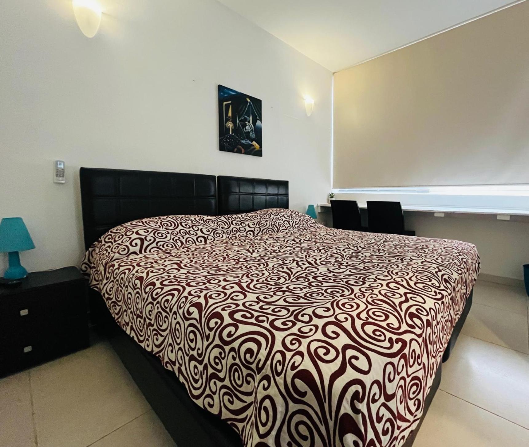 8Villa Saint Julian's Εξωτερικό φωτογραφία