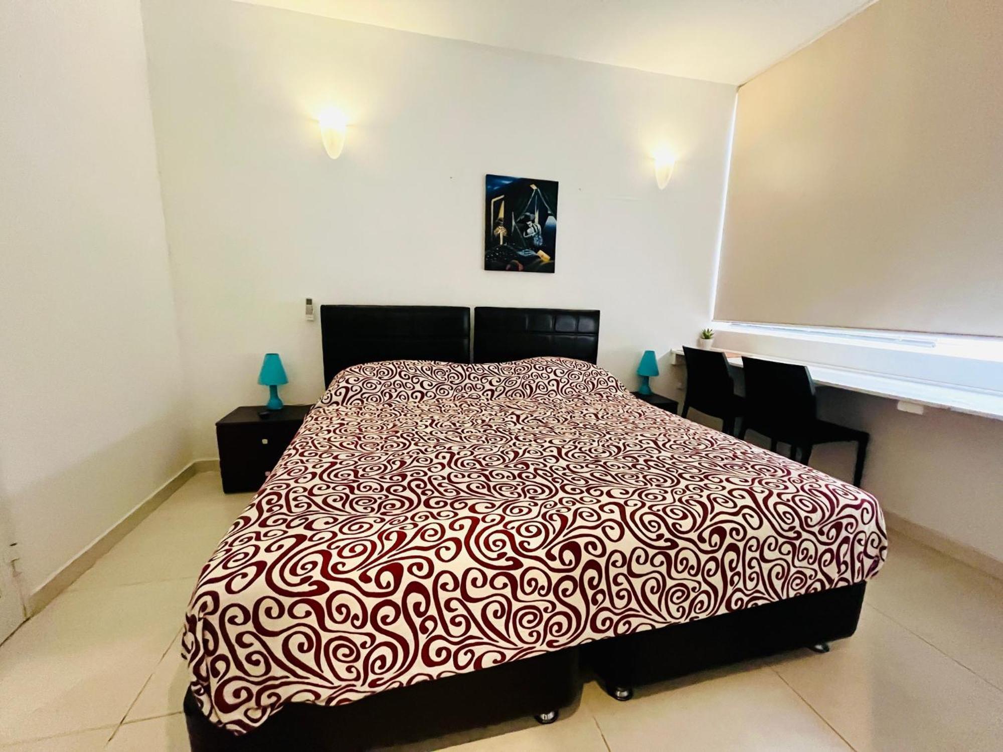 8Villa Saint Julian's Εξωτερικό φωτογραφία